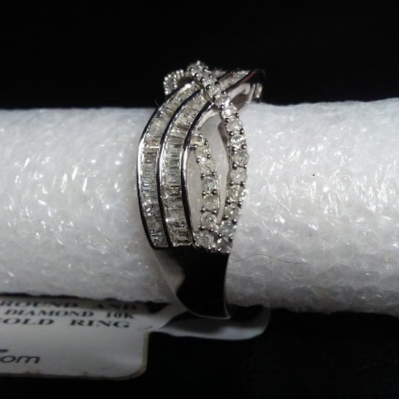 10k Plumb W. G. Diamonds Cross Over Band Ring 8 - Picture 9 of 12